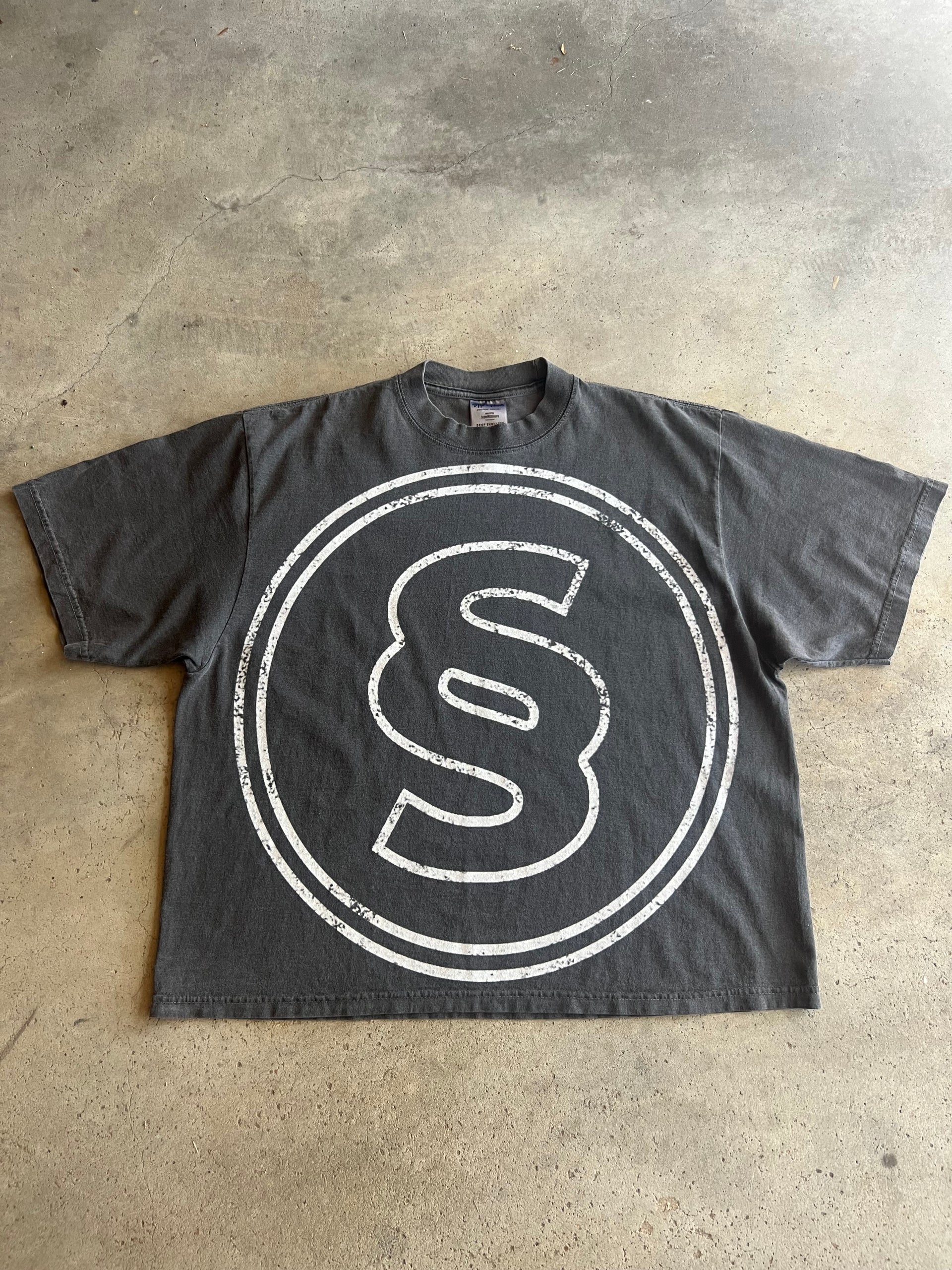 GREY STAPLE TEE
